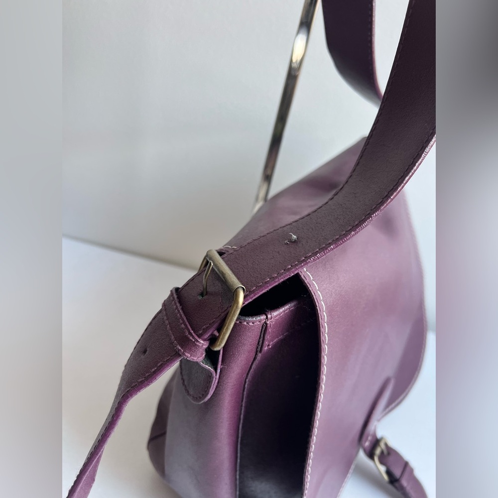 Vintage Purple Leather Saddle Crossbody Bag | Horseshoe Silhouette - Picture 6 of 16